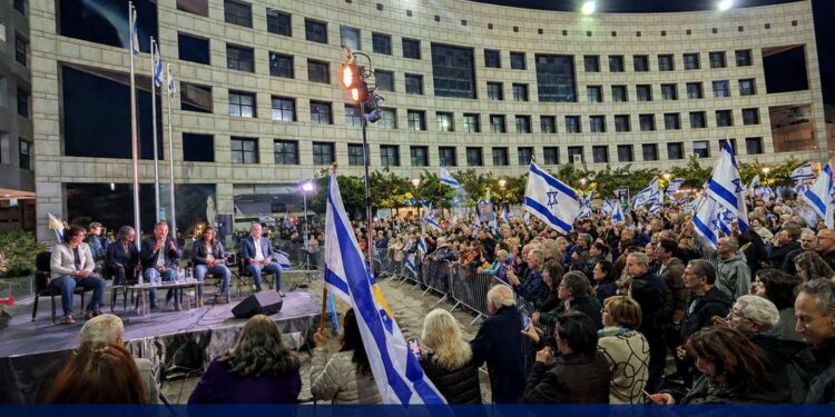 מטה המאבק הדמוקרטי הרצליה מזמין למפגש ברחבת העירייה, תחת המסר "מתקווה לניצחון — מאוחדים לשינוי". תמונה: עיבוד AI