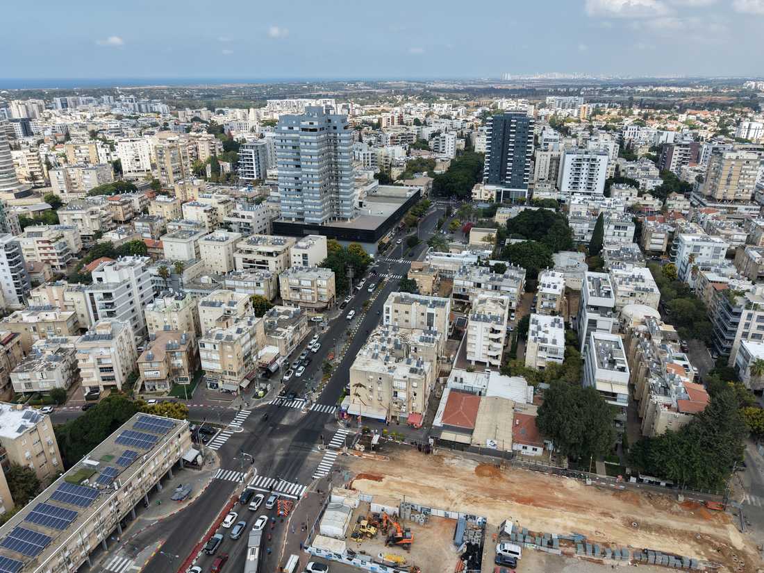 רובע התרבות במרכז הרצליה במבט מהאוויר. העירייה מבקשת לחבר בין המוזיאון, הסינמטק והספרייה העירונית החדשה המתוכננת לבין העסקים והמרחב הציבורי שסביבם. צילום: מערכת האתר