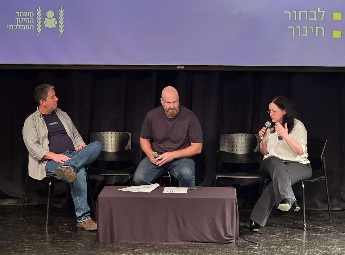 מימין לשמאל: גלילה יבין - המשנה לראש העיר ומחזיקת תיק החינוך, איתמר קרמר - משמר החינוך הממלכתי ואלון מור - המועצה לחינוך ממלכתי. צילום: מערכת האתר