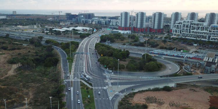 אחד הדגשים הוא קישור טוב יותר בין מזרח העיר למערבה באמצעות תחבורה ציבורית, רכיבה, הליכה והסעת המונים. צילום: מערכת האתר
